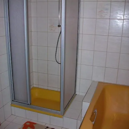 Kurtz Apartment *