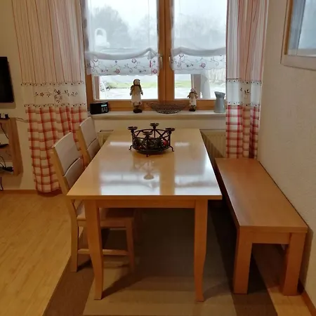 Kurtz Apartment *